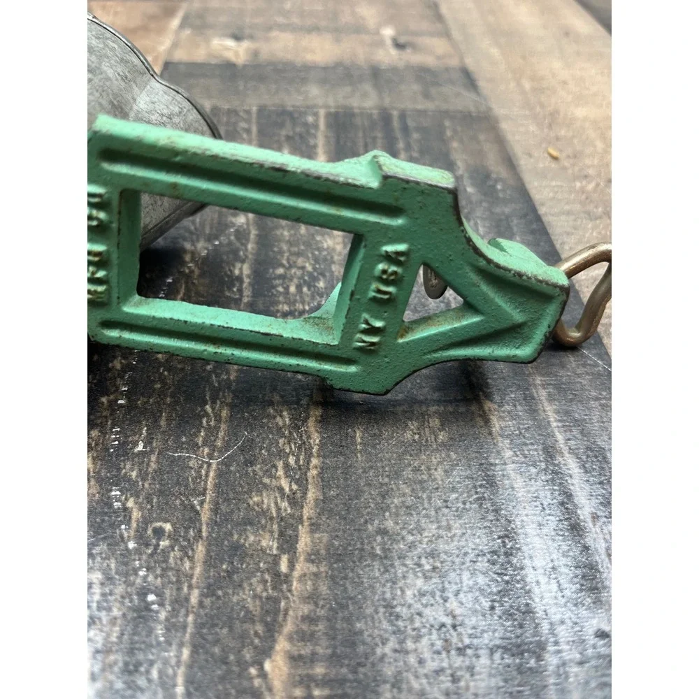 Vintage Maine Metal MFG Co Rotary Grater Hand Crank Green Cast Iron Clamp On USA